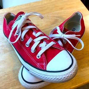 ❤️Converse Chucks Red low tops Ms7/Ws9